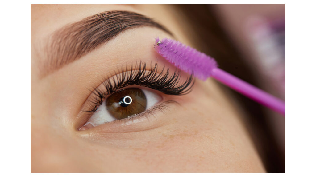 Augen, Wimpern und Brauen als kosmetisches Extra